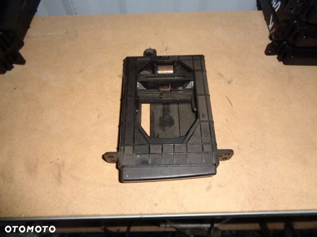 UCHWYT NA KUBEK TOYOTA AVENSIS T25 03-09 EU - 1