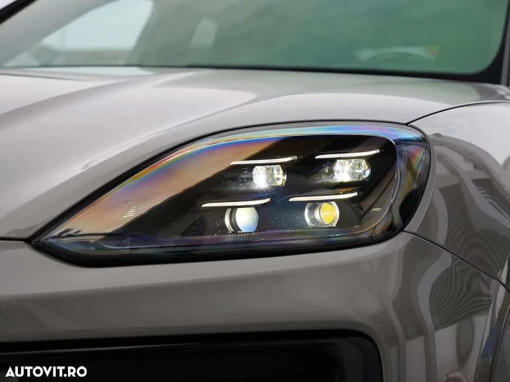 Porsche Cayenne Coupe E-Hybrid - 9