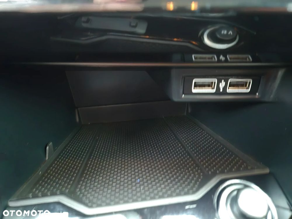 Volkswagen T-Roc 1.6 TDI SCR DPF Advance - 32