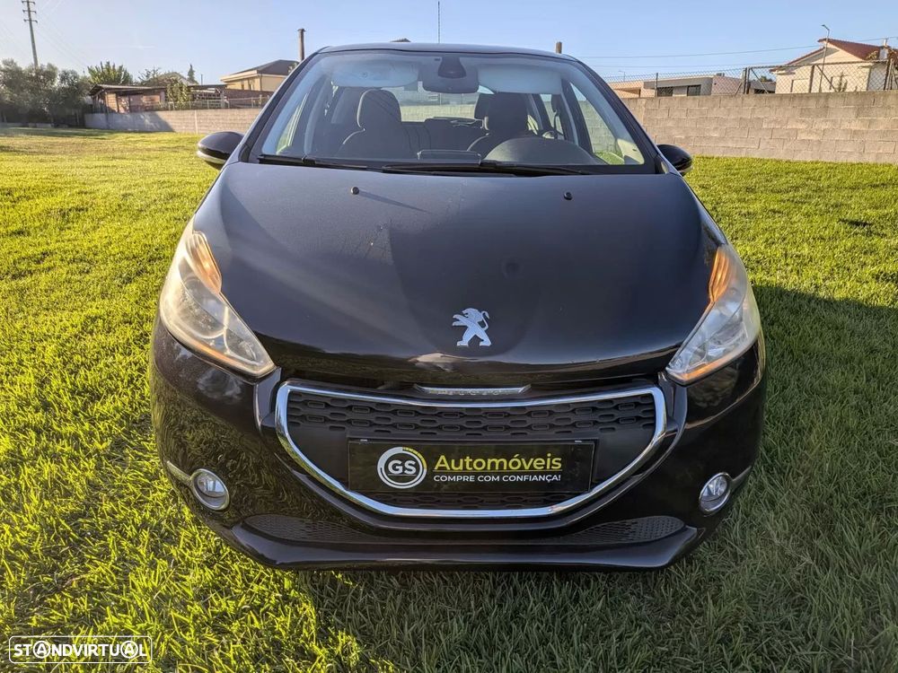 Peugeot 208 - 8