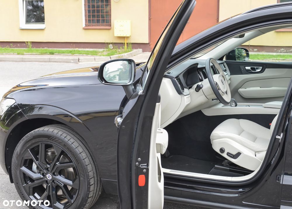 Volvo XC 60 B4 D Momentum - 9