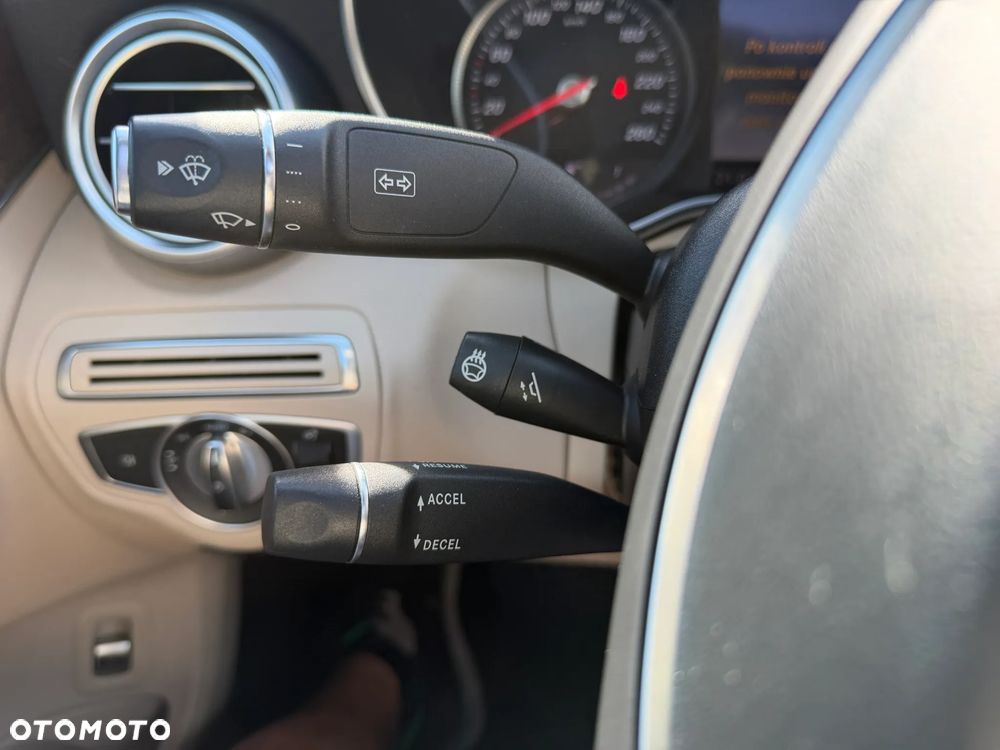 Mercedes-Benz Klasa C 300 9G-TRONIC - 27