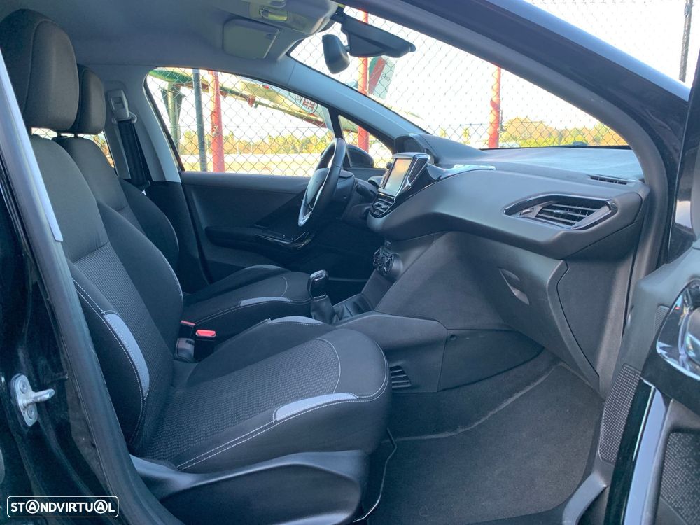 Peugeot 208 1.2 PureTech Allure - 19