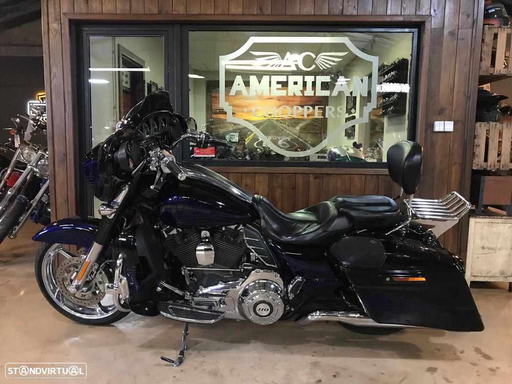 Harley-Davidson FLHXS CVO STREET GLIDE (FLHXSE) - 20