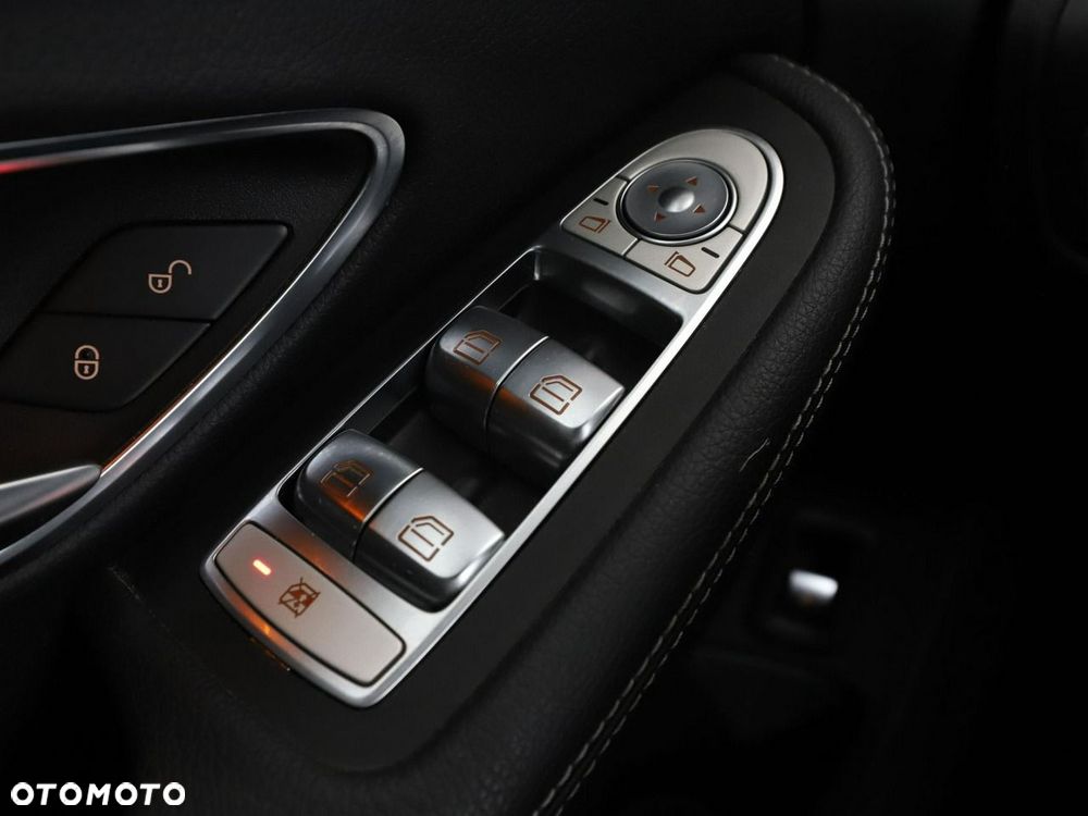 Mercedes-Benz Klasa C 300 9G-TRONIC AMG Line - 37