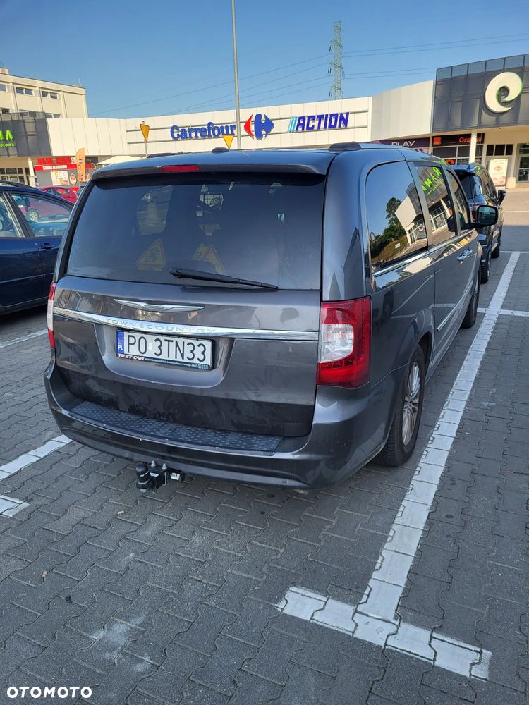 Chrysler Town & Country 3.6 Limited - 8