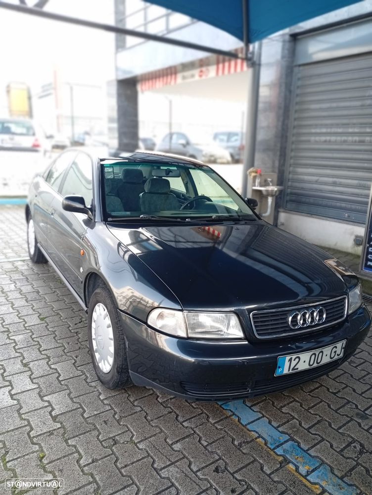 Audi A4 1.6 Confort - 1