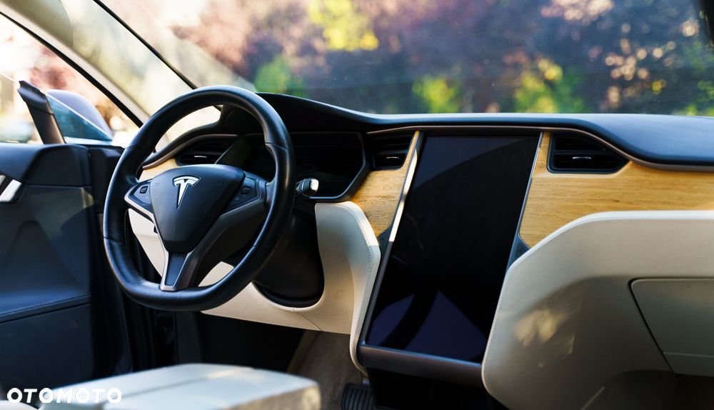 Tesla Model S - 15