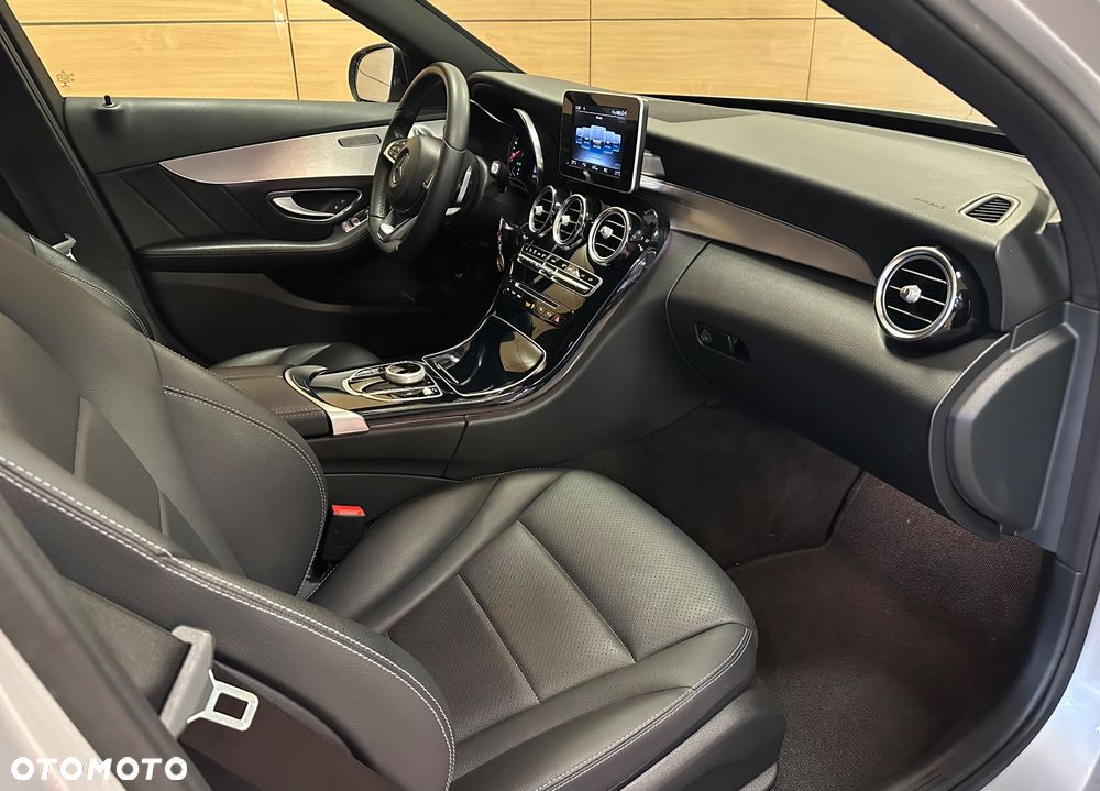 Mercedes-Benz Klasa C 200 4-Matic 9G-TRONIC - 7