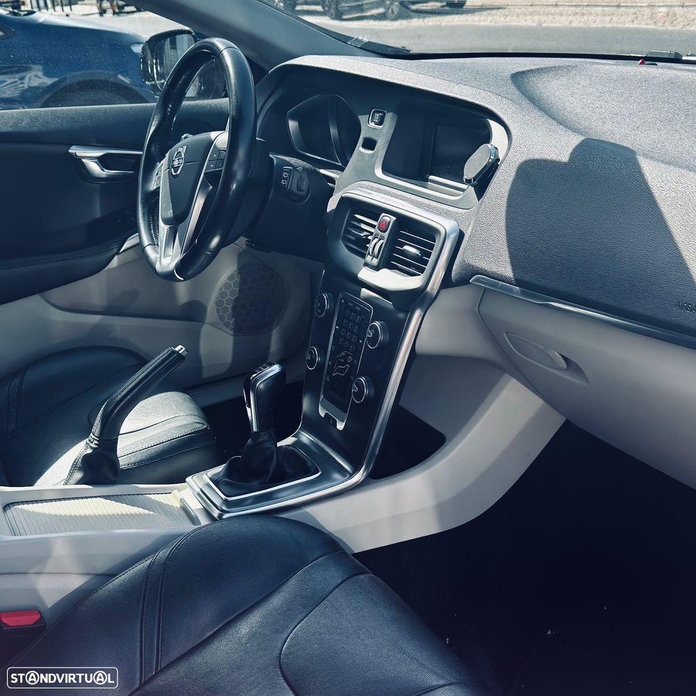 Volvo V40 D2 Momentum - 2