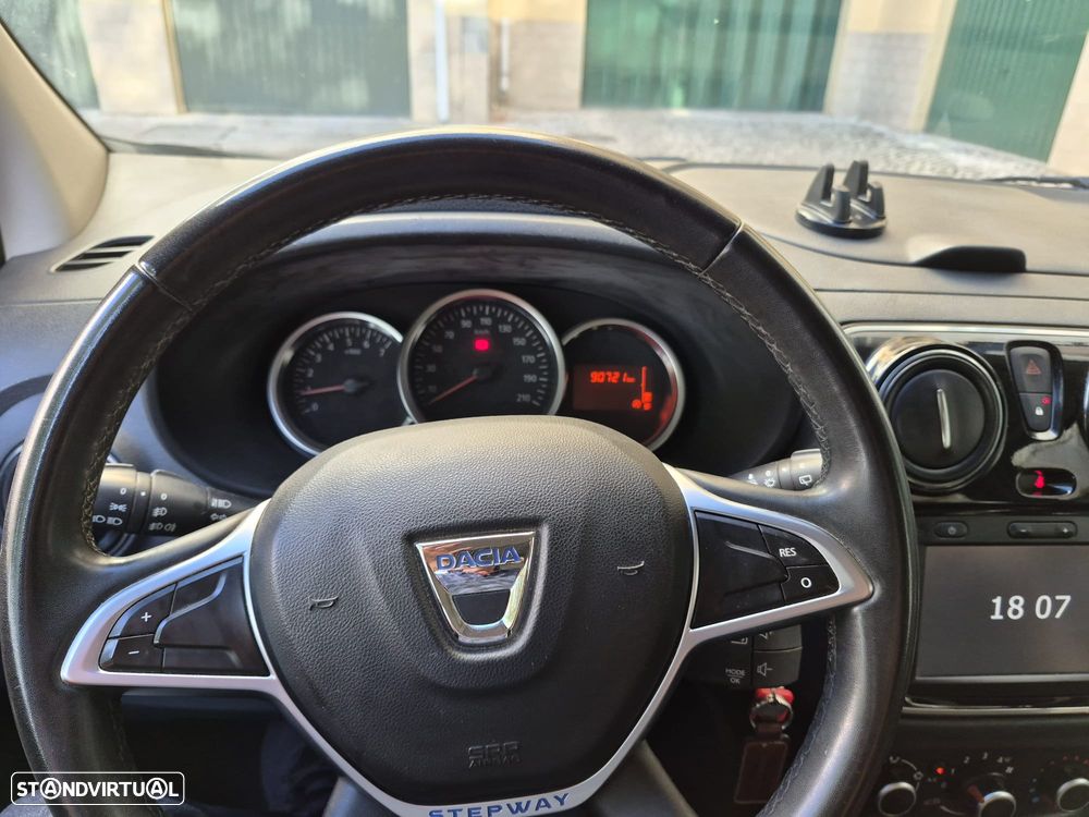 Dacia Lodgy 1.5 Blue dCi Stepway 7L - 6