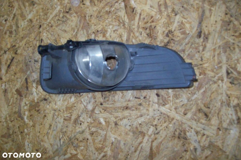 lampa przeciwmgielna prawa skoda superb ii - 3