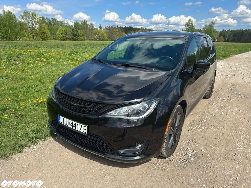 Chrysler Pacifica - 2