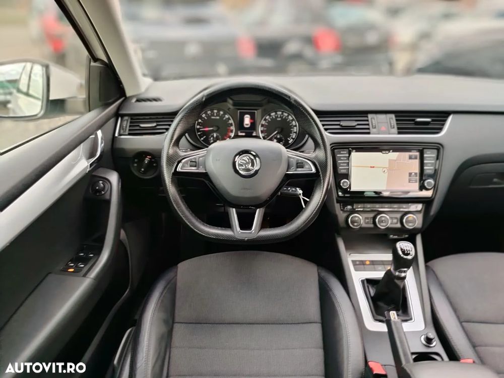 Skoda Octavia Combi 2.0 TDI Tour - 13
