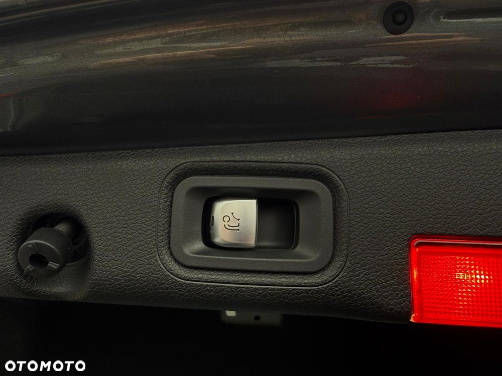 Mercedes-Benz Klasa E 220 d 9G-TRONIC - 27