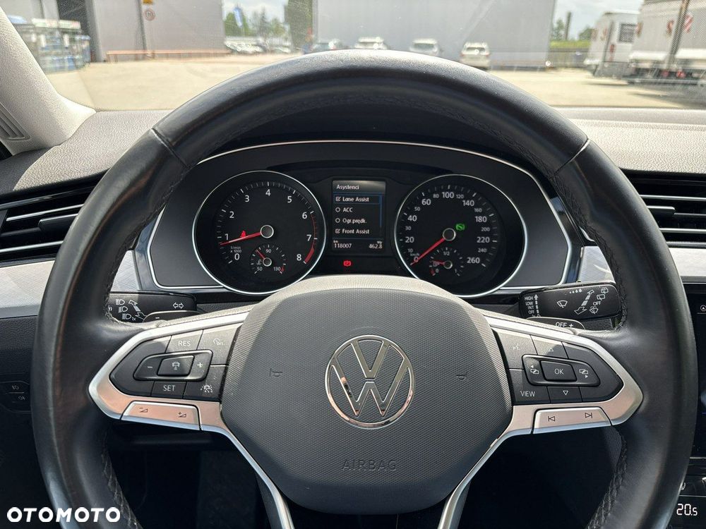 Volkswagen Passat - 17