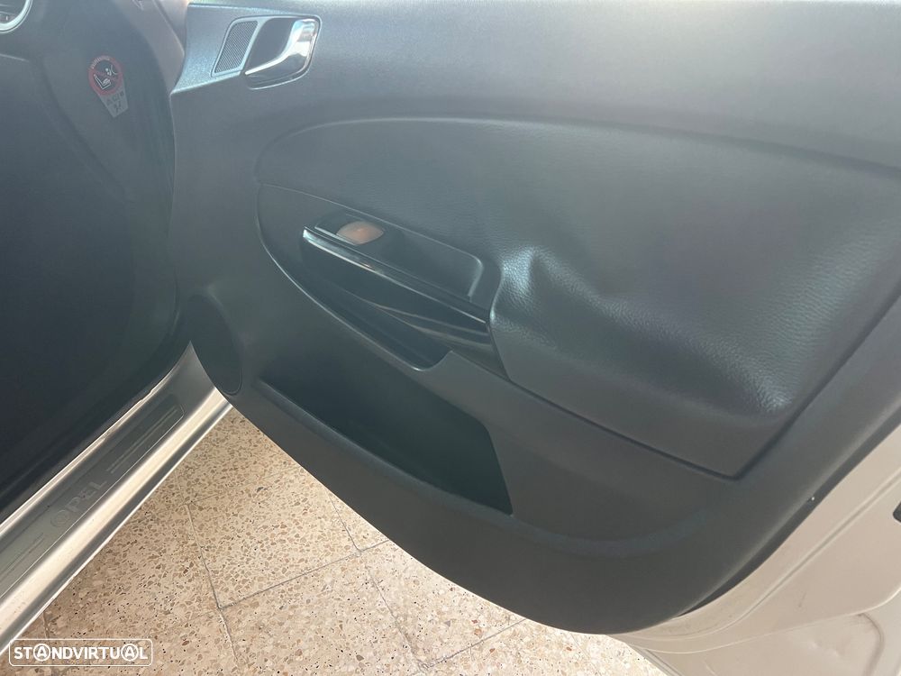 Opel Corsa 1.2 Cosmo - 21