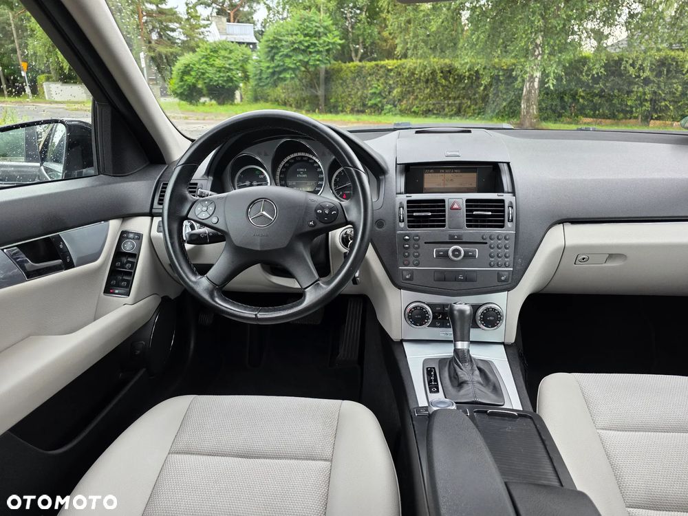 Mercedes-Benz Klasa C 180 CGI Automatik BlueEFFICIENCY Avantgarde - 9