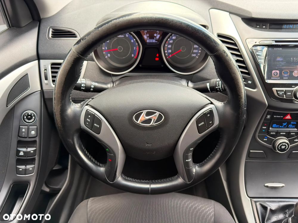 Hyundai Elantra 1.6 Comfort - 25