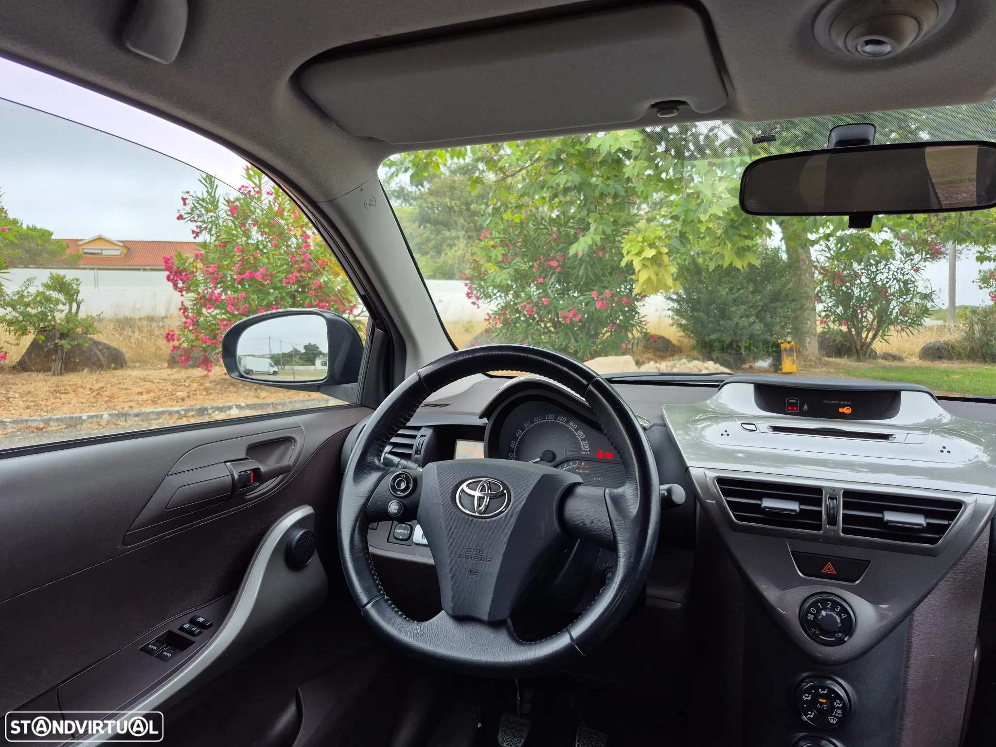 Toyota iQ 1.4 D-4D - 10