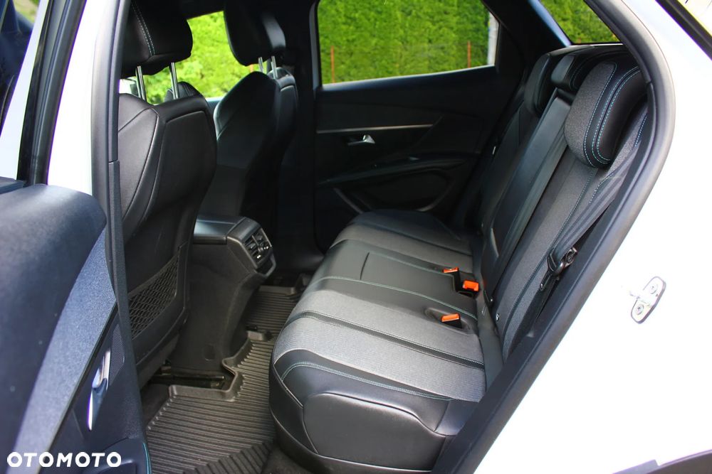 Peugeot 3008 225 e-EAT8 Allure - 33