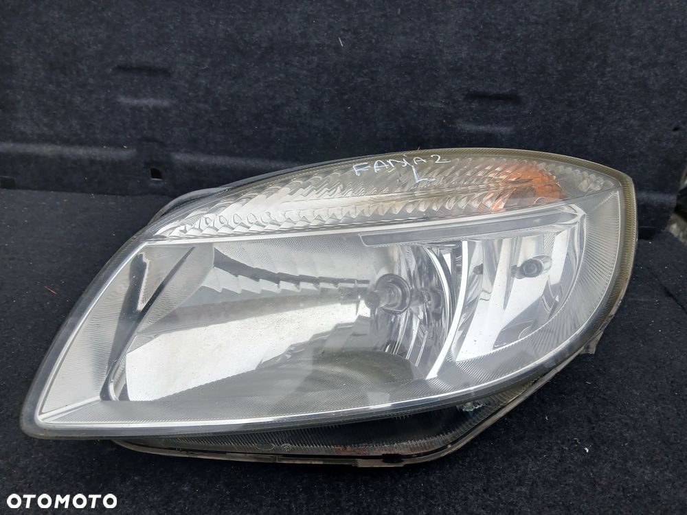 Skoda Fabia II Lampa przednia lewa - 1