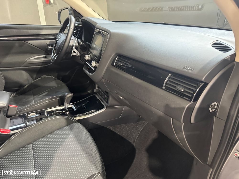 Mitsubishi Outlander 2.0 Kaiteki CVT - 36