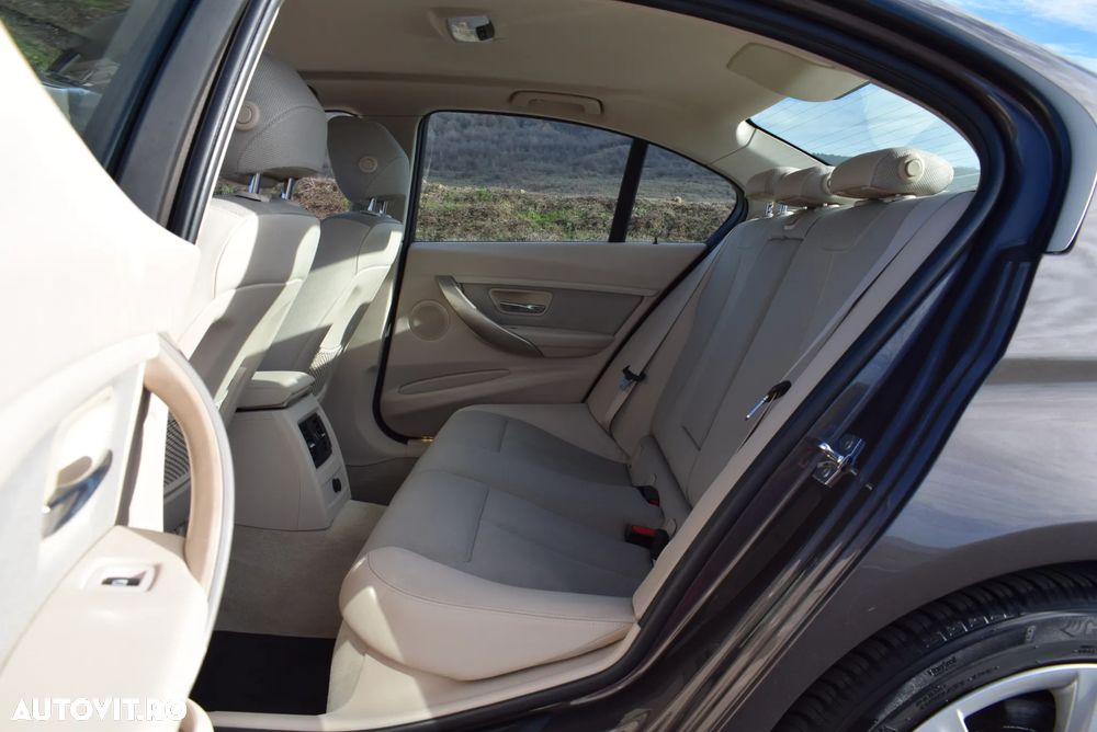 BMW Seria 3 320d Aut. Modern Line - 13