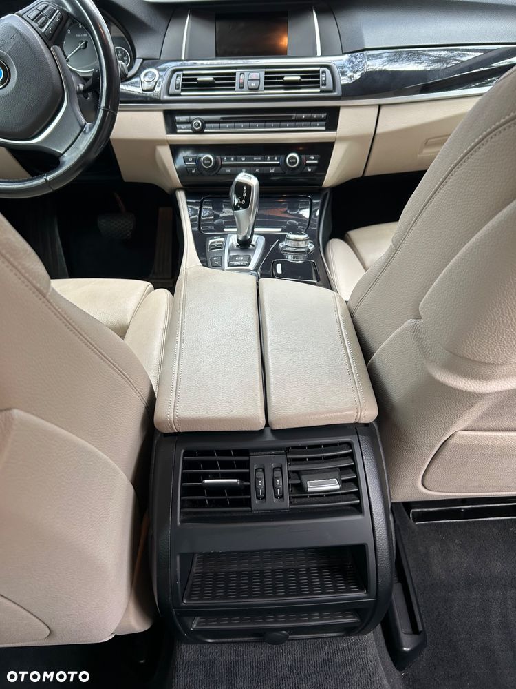 BMW Seria 5 530d xDrive - 13