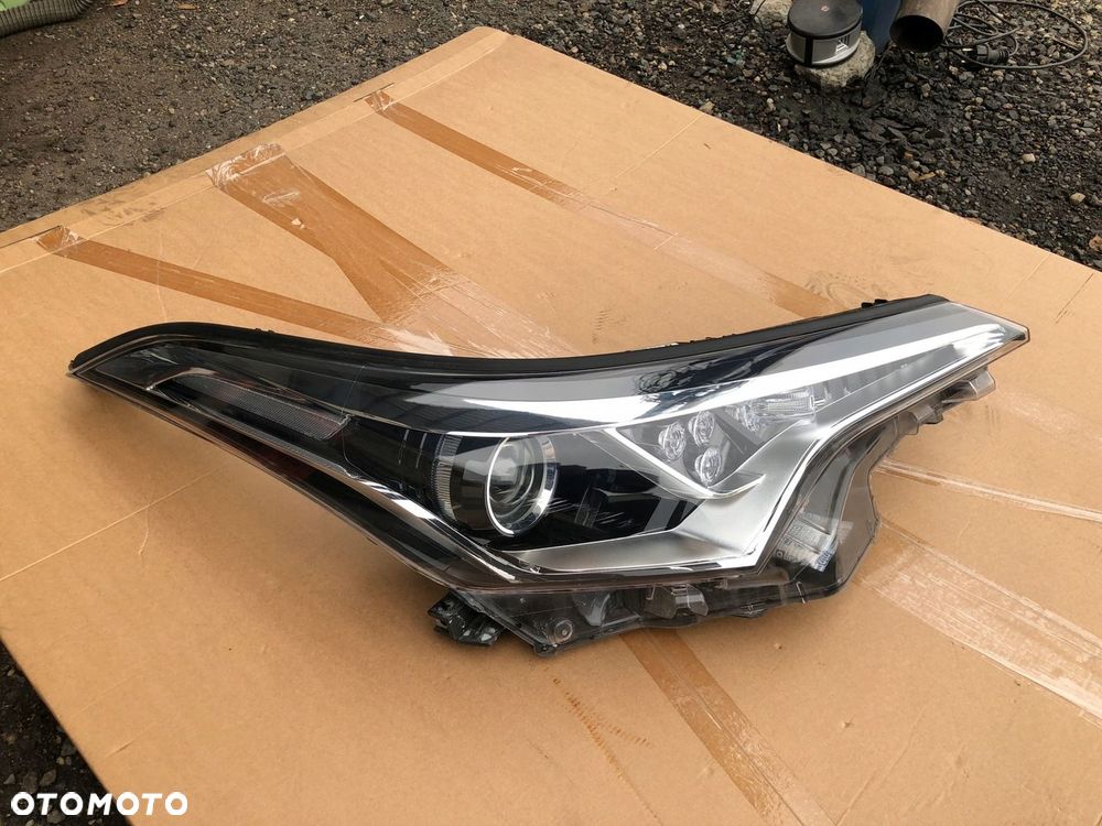 Lampa prawa przednia TOYOTA CHR CH-R - 1
