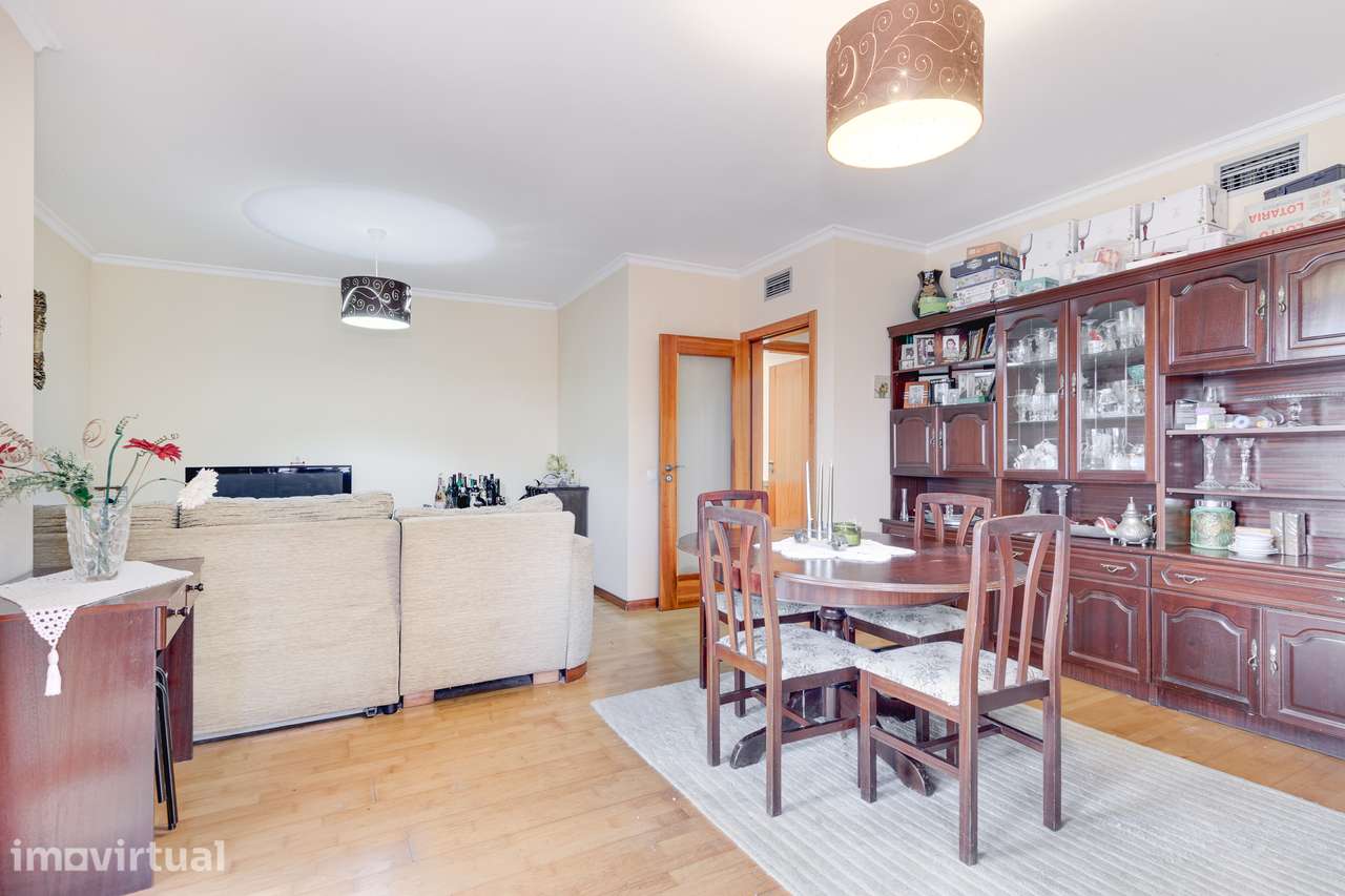 APARTAMENTO T3 | SUÍTE | DUAS VARANDAS | BOX PARA 4 CARROS | CAMARATE - Grande imagem: 5/28