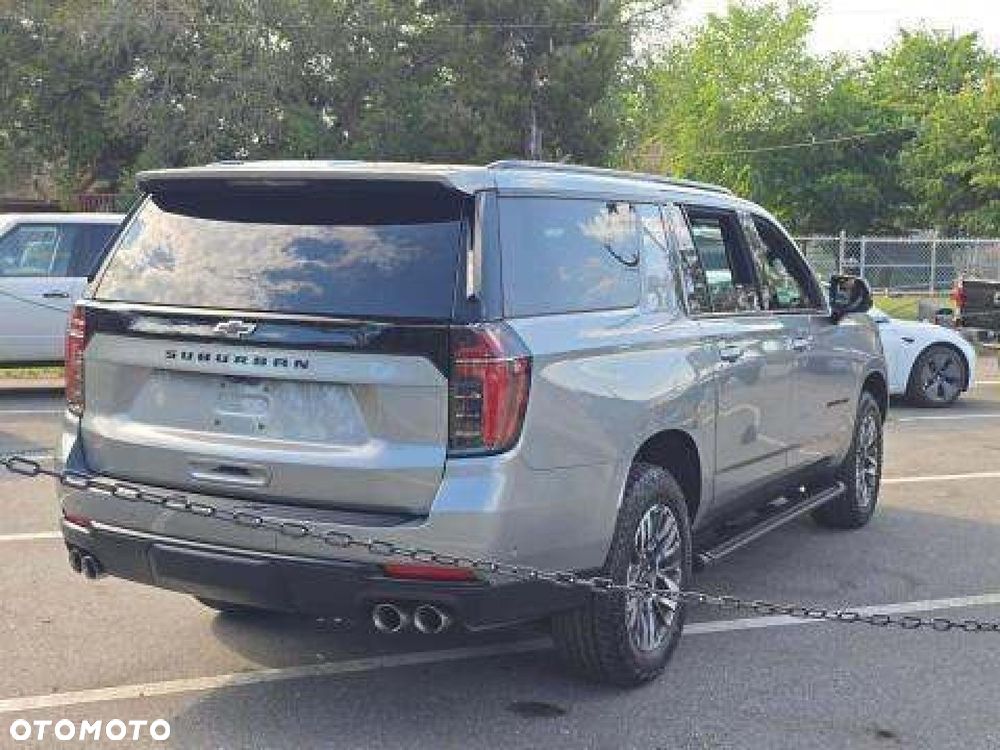 Chevrolet Suburban - 15