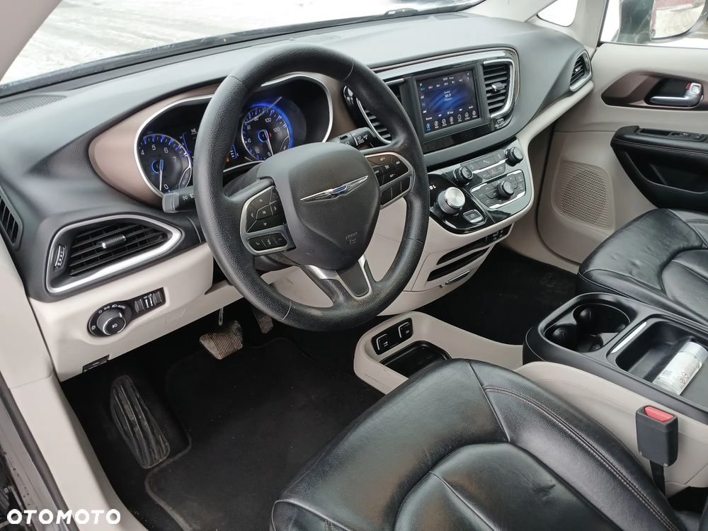 Chrysler Pacifica - 14