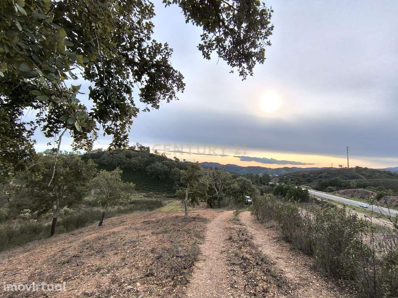 Terreno sito em S. Marcos da Serra, junto à IC1 e à A2 Lisboa/Algarve - Grande imagem: 2/20