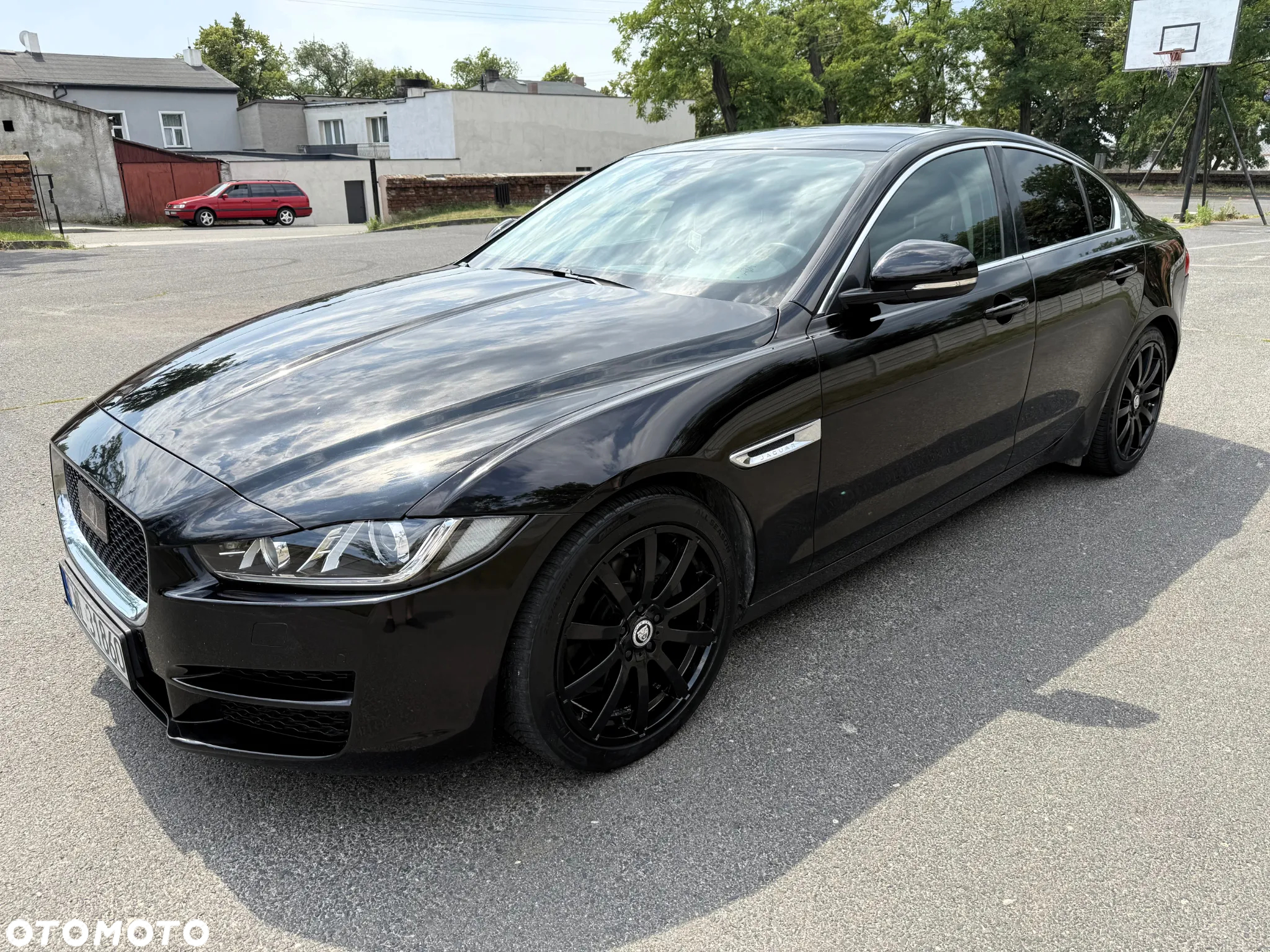 Jaguar XE 2.0 D Portfolio - 3