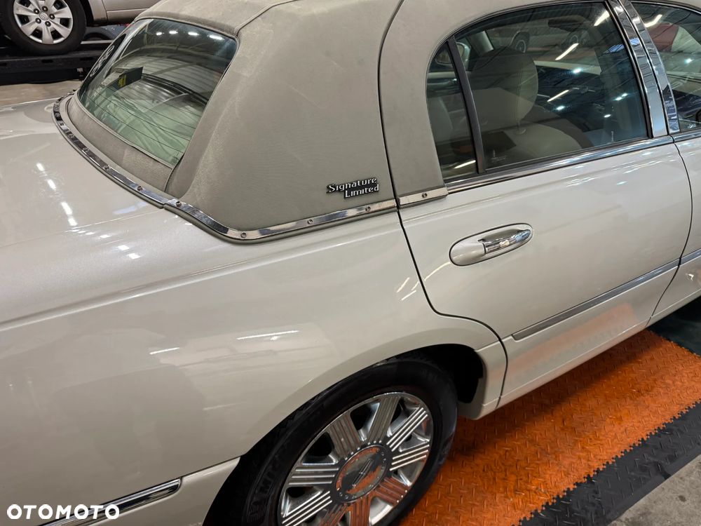 Lincoln Town Car 4.6 Signature - 12