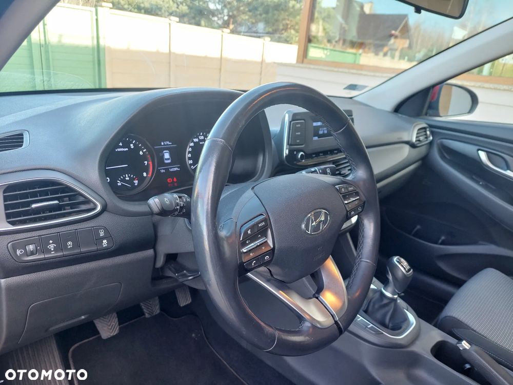 Hyundai i30 1.5 DPI Classic + - 17