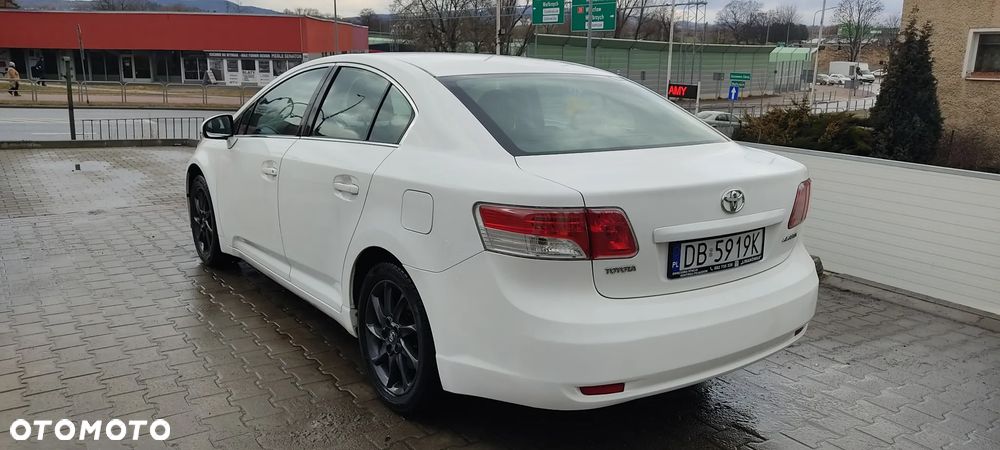 Toyota Avensis 2.0 D-4D Sol - 2