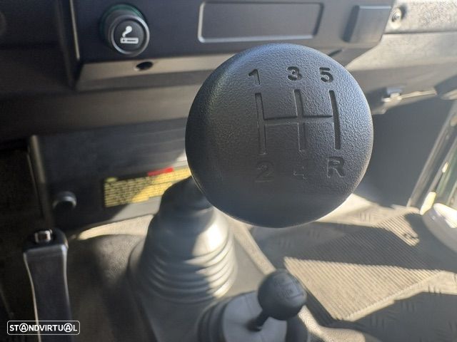 Land Rover Defender 90 2.5 TD5 Metal Top - 38
