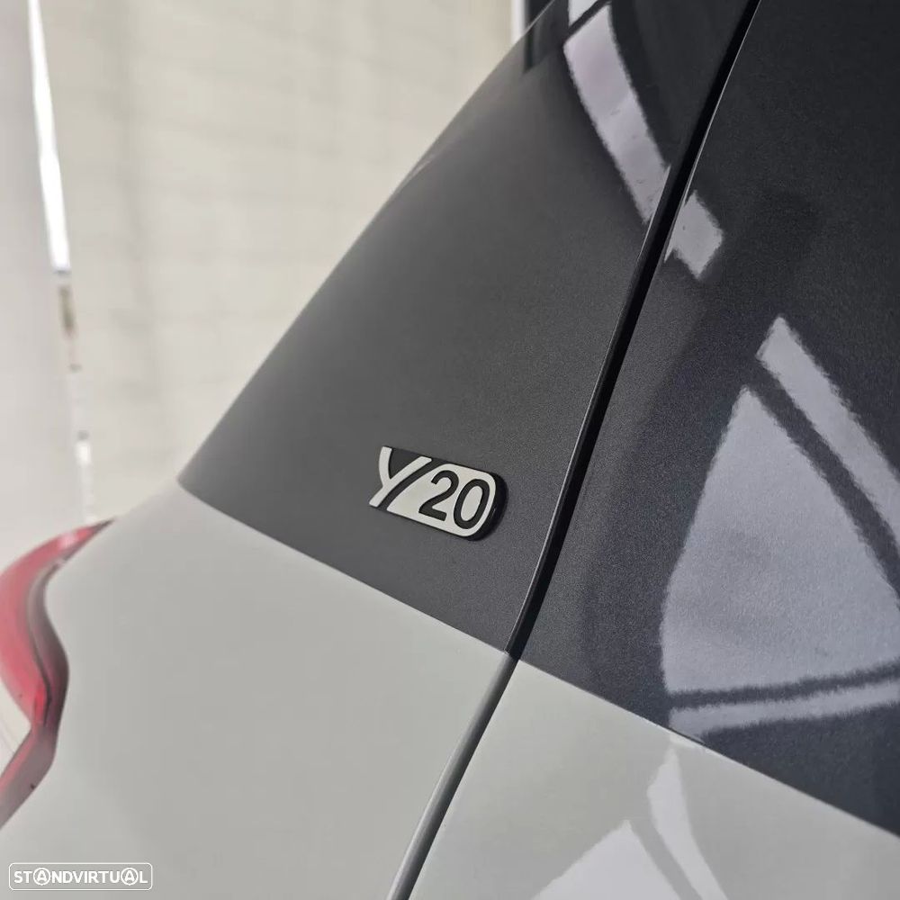 Toyota Yaris 1.5 HSD 20 Anos - 27