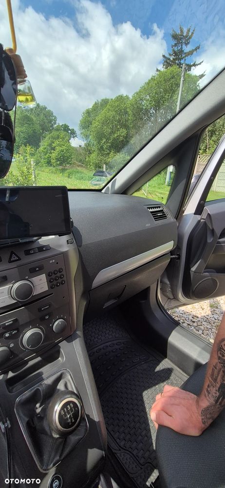 Opel Zafira 1.8 Sport - 18