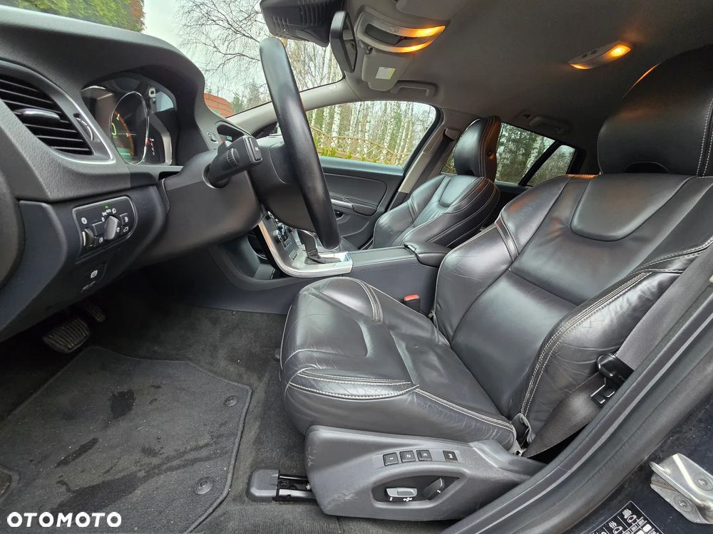 Volvo V60 D6 AWD Plug-in Hybrid Summum - 13