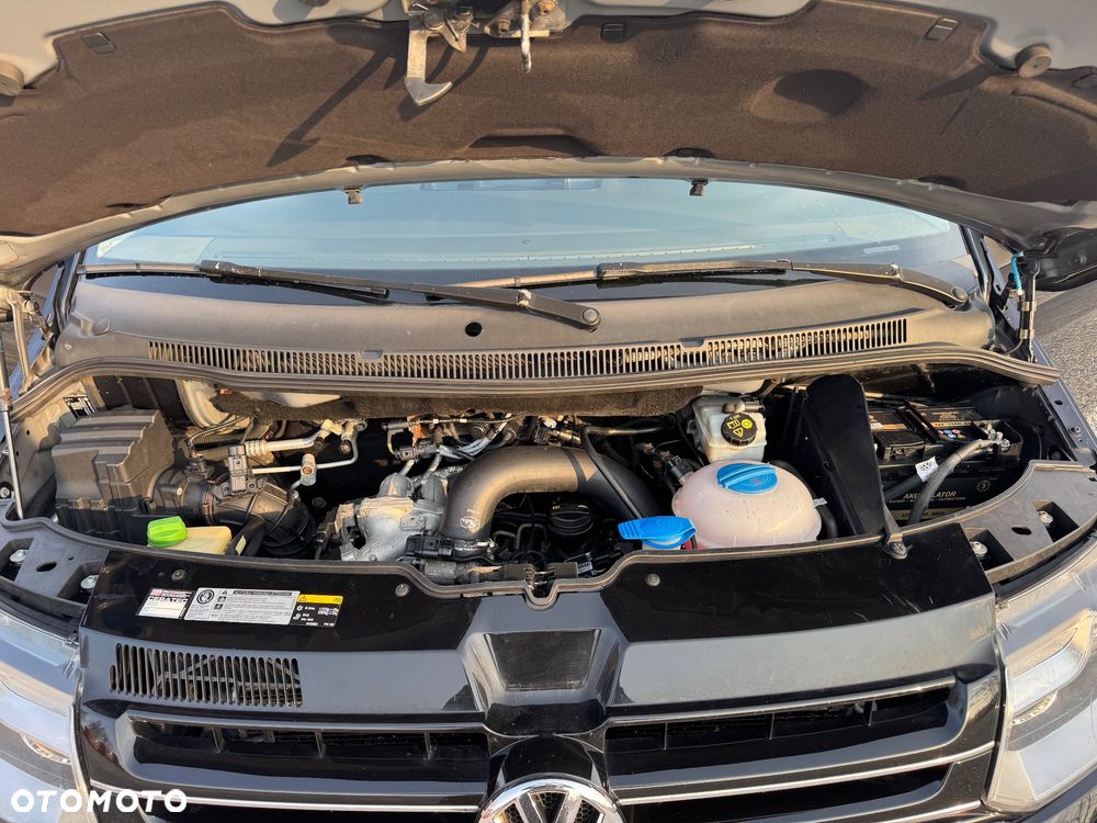 Volkswagen Caravelle - 9