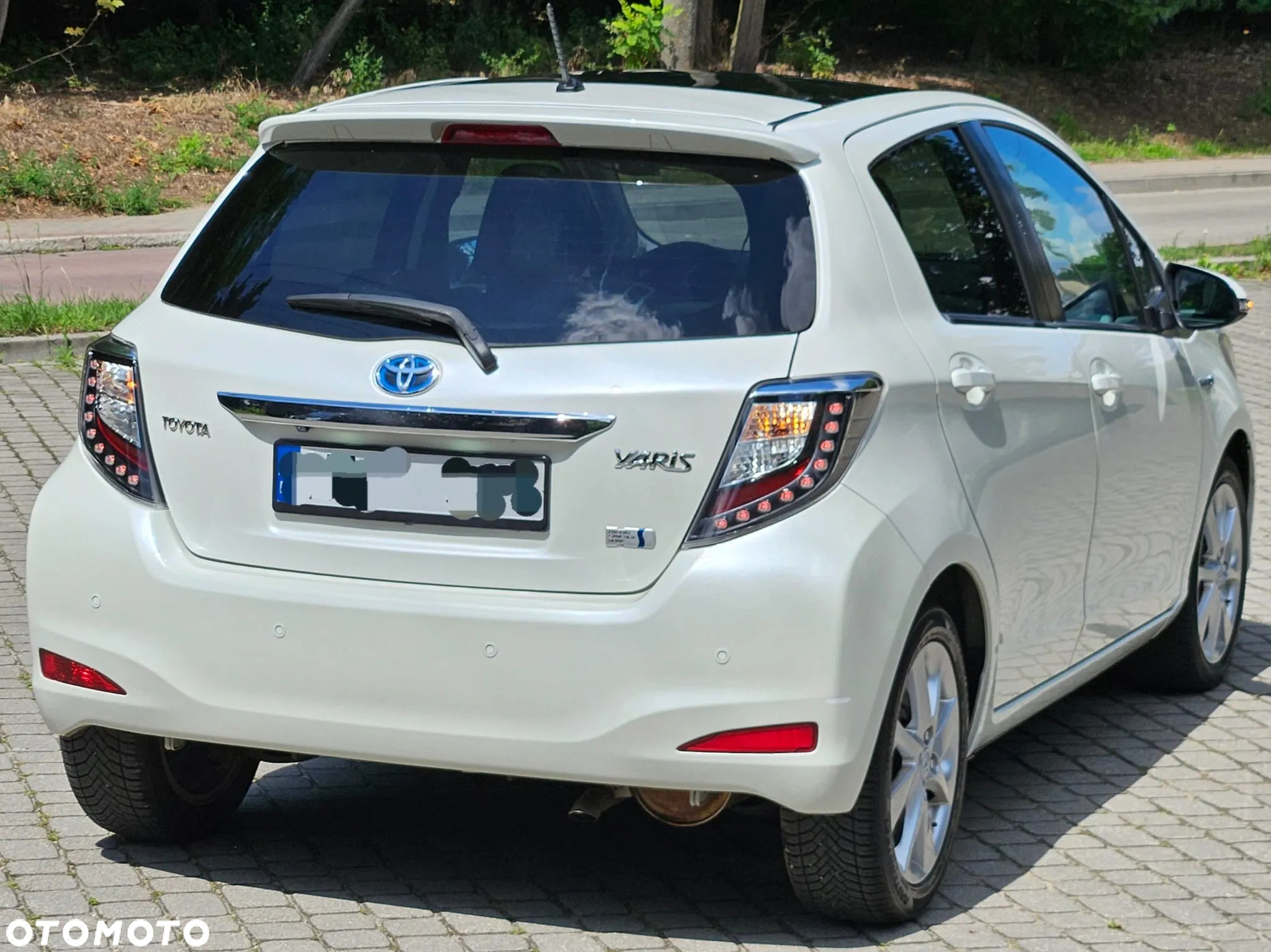Toyota Yaris Hybrid 100 Premium - 8