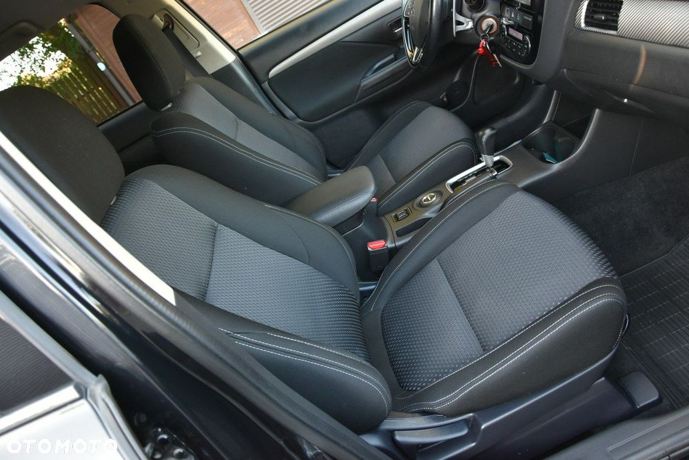 Mitsubishi Outlander 2.0 Instyle Navi 4WD CVT - 29