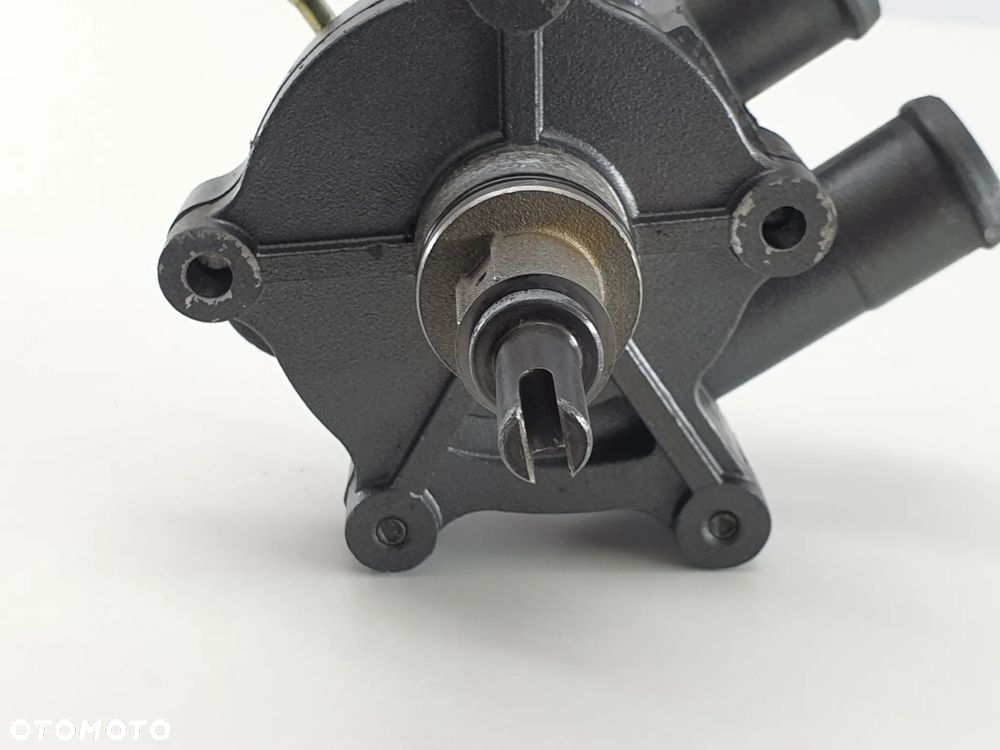 POMPA WODU OBUDOWA DEKIEL WIRNIK  BENELLI 302 - 9