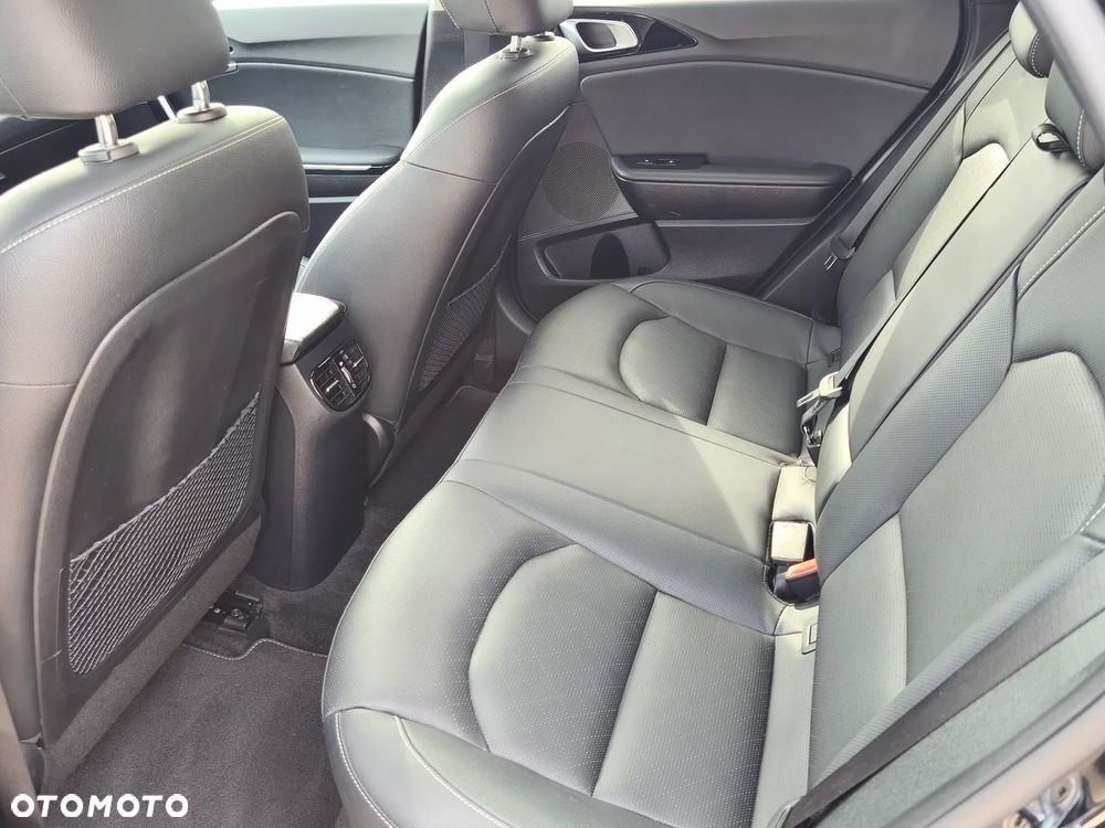 Kia XCeed 1.6 CRDi DCT7 PLATINUM EDITION - 16