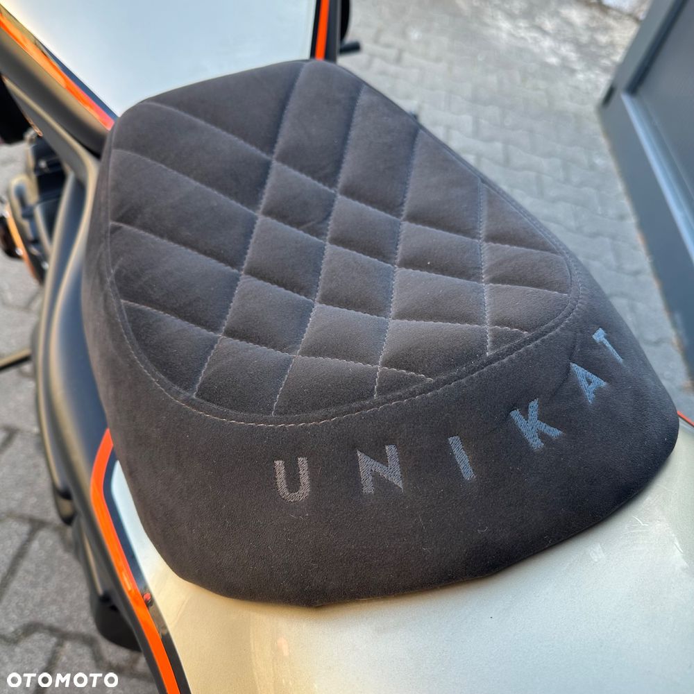 Suzuki Intruder - 17