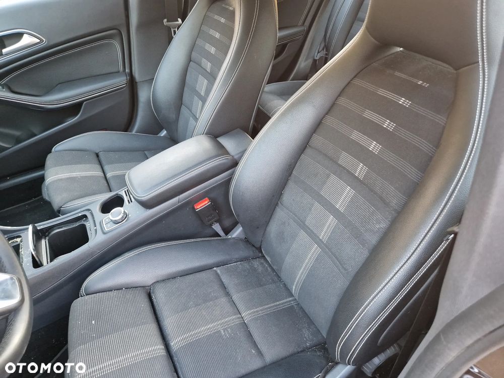 Mercedes-Benz CLA 220 4Matic 7G-DCT UrbanStyle Edition - 10
