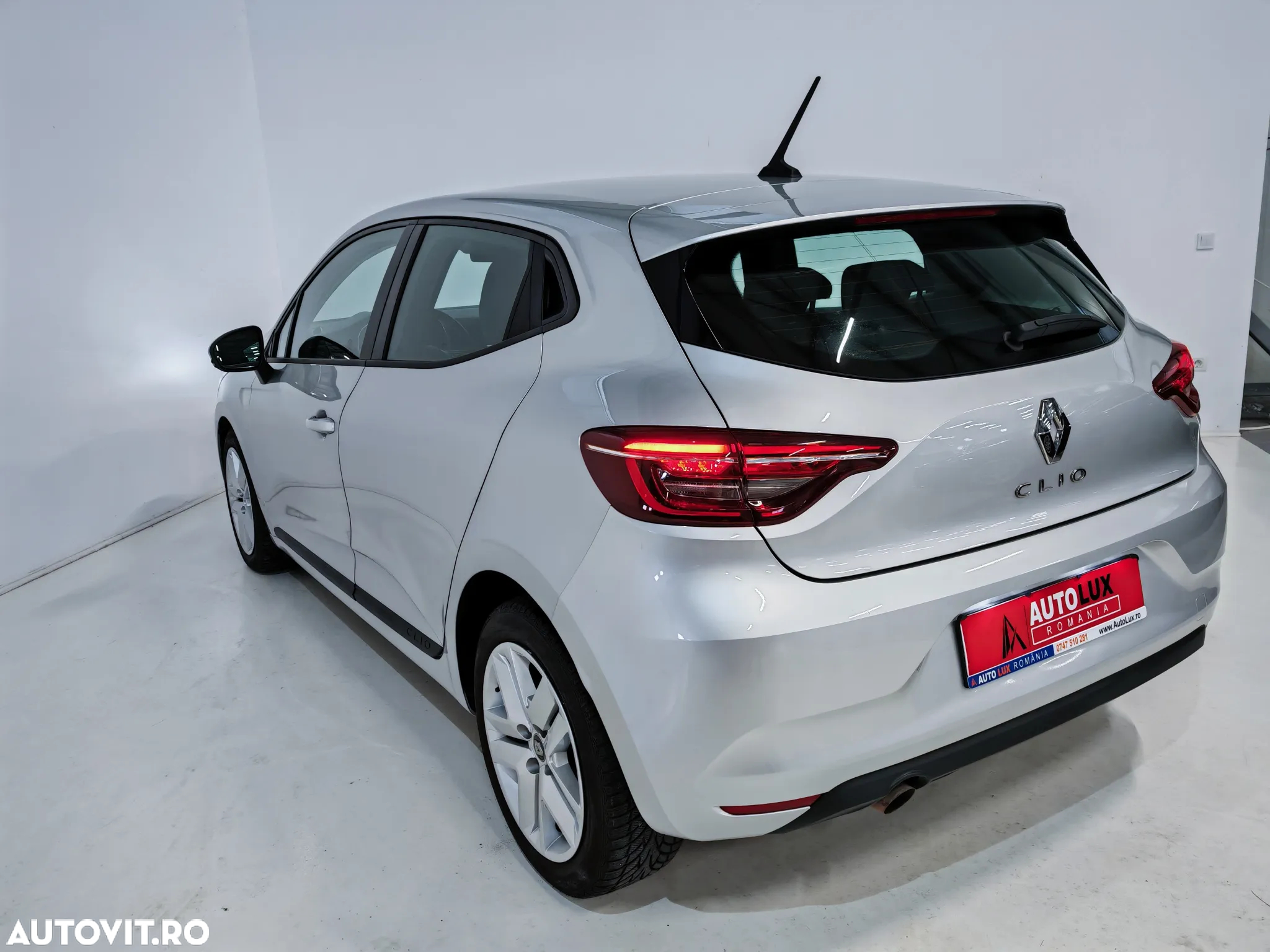 Renault Clio TCe 90 CVT TECHNO - 28